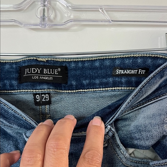 Judy Blue Cropped Jeans in Faded Blue - Picture 2 of 10